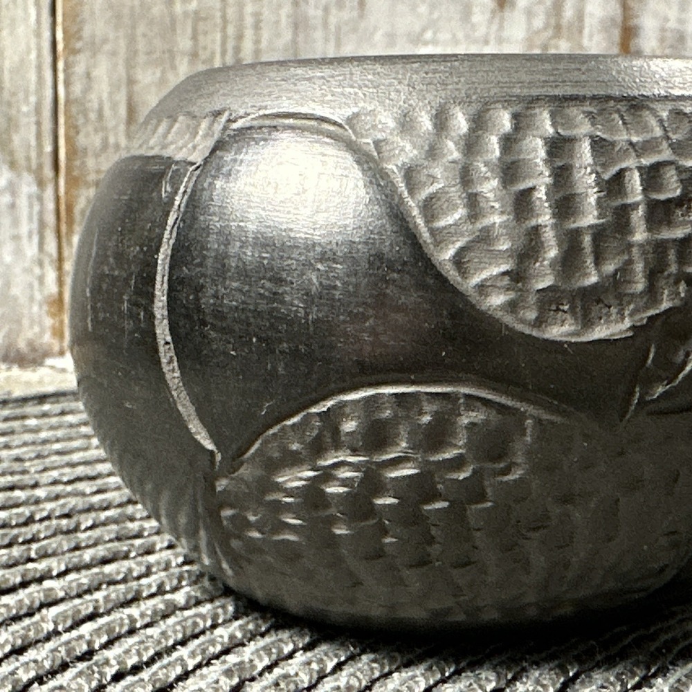 Native American Santa Clara Pottery Vase Black On Black Elephant Silhouette - Picture 9 of 16